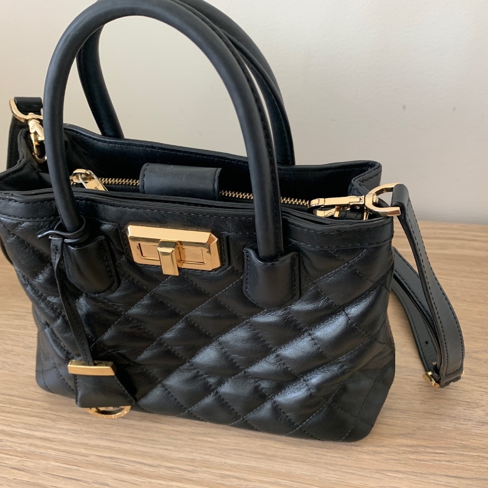 **SOLD** MICHAEL KORS BLACK CROSSBODY - Picture 2 of 8